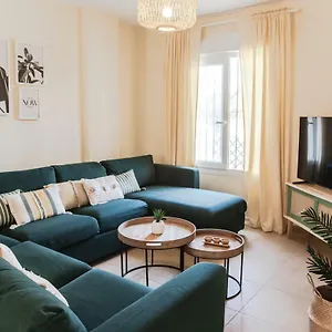 https://akutuna-casa-familiar-con-piscina-garaje-pista-de-padel.es-andalucia.com